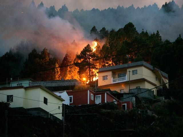В Италии из-за пожара эвакуированы полтысячи человек В Италии из-за пожара эвакуированы полтысячи человек