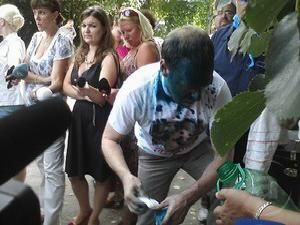 Во Власенко бросили зеленкой Во Власенко бросили зеленкой