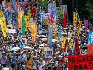 Более 170 тысяч японцев протестуют против эксплуатации АЭС