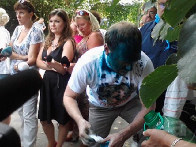 Власенко считает, что ему пытались выжечь глаза зеленкой Власенко считает, что ему пытались выжечь глаза зеленкой