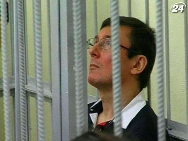 На сегодняшнем заседании в Печерском суде планируют допросить Луценко