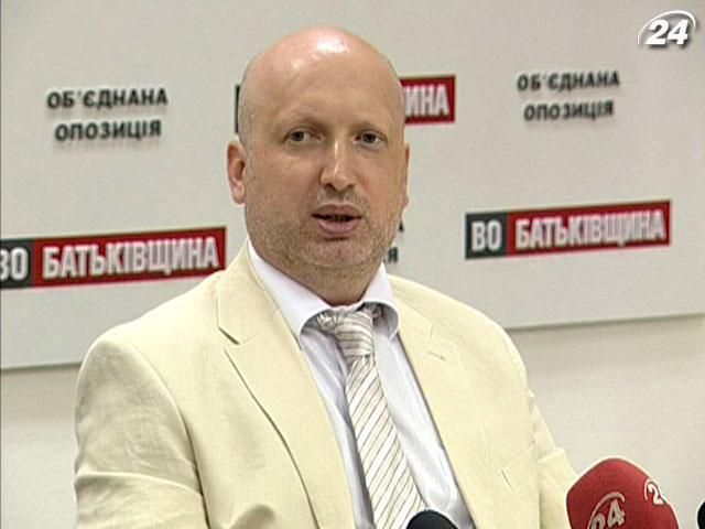 Турчинов не виключає, що Тимошенко привезуть в суд силоміць Турчинов не виключає, що Тимошенко привезуть в суд силоміць