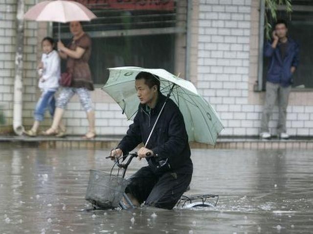 У Китаї через зливи постраждали 2 мільйона мешканців 