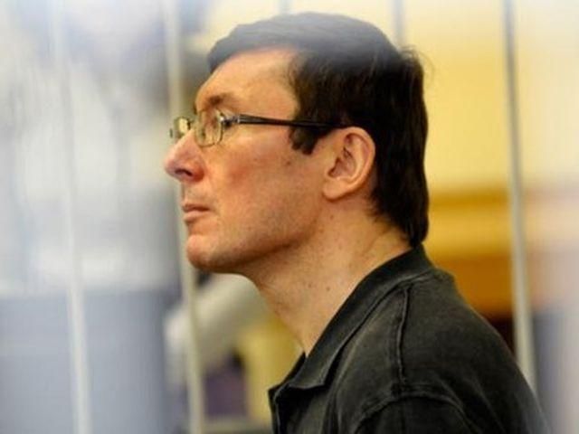 Суд дав прокурорам час назбирати ще матеріалів на Луценка Суд дав прокурорам час назбирати ще матеріалів на Луценка