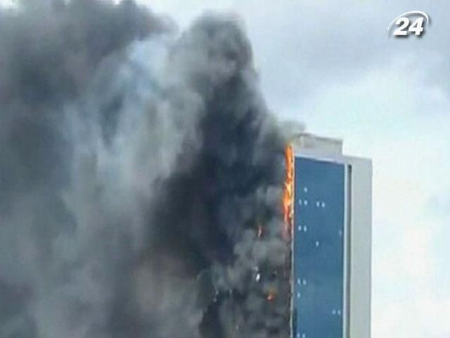 В одном из небоскребов Стамбула вспыхнул пожар В одном из небоскребов Стамбула вспыхнул пожар