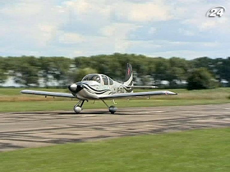 Украинские пилоты пересекли полярный круг на самодельном самолете Украинские пилоты пересекли полярный круг на самодельном самолете