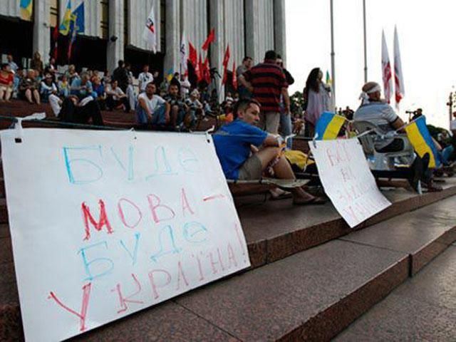 Опозиція: Міліція забороняє збір підписів під позовом до Януковича Опозиція: Міліція забороняє збір підписів під позовом до Януковича