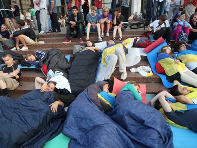 До Українського дому скликають громадські організації До Українського дому скликають громадські організації