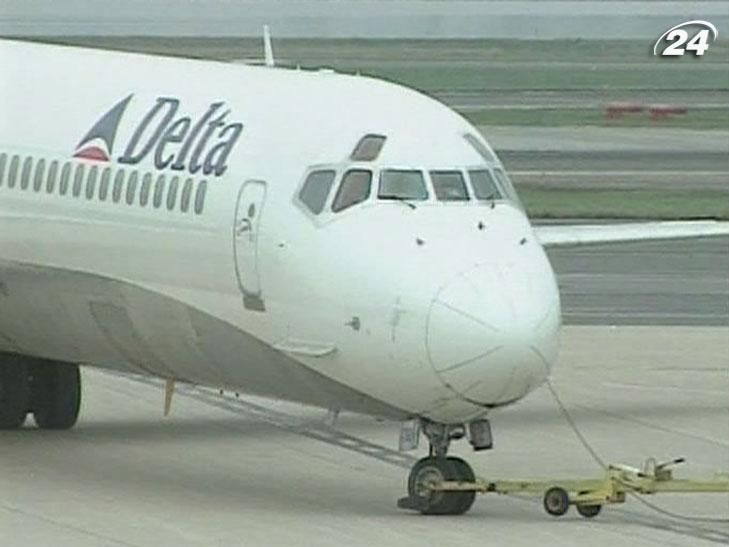 Пасажири авіакомпанії Delta виявили в їжі голки