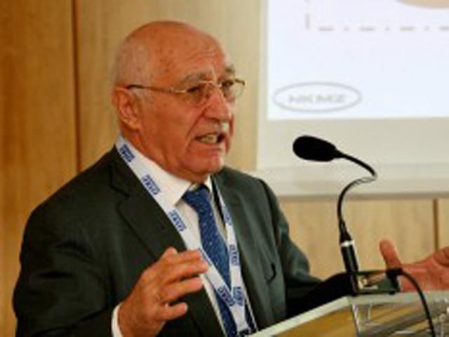 Янукович нагородив орденом одного з найбагатших регіоналів Янукович нагородив орденом одного з найбагатших регіоналів