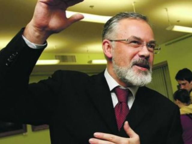 Табачник пообещал решить проблему с туалетами Табачник пообещал решить проблему с туалетами