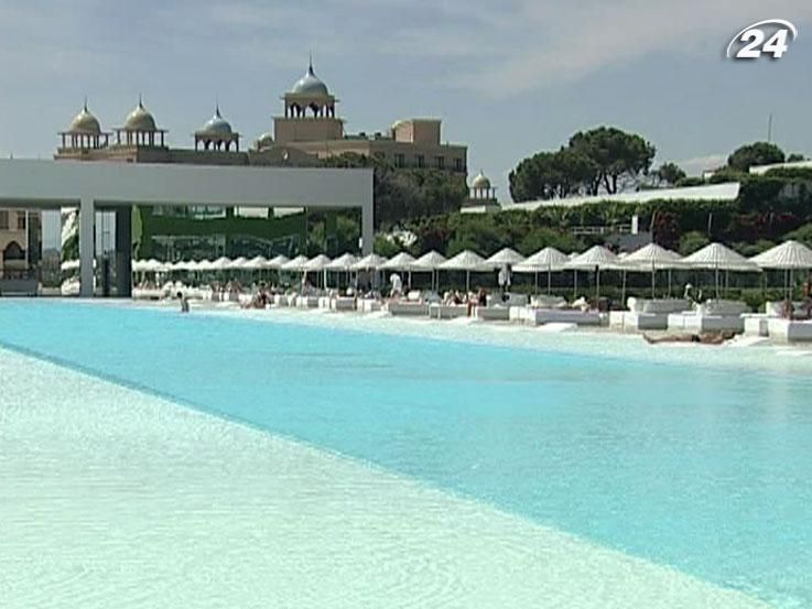 Туроператоры: Поток украинских туристов за границу увеличился на 10% Туроператоры: Поток украинских туристов за границу увеличился на 10%