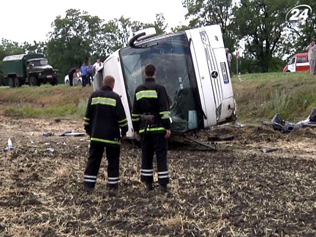 В Запорізькій області перекинувся автобус з туристами: загинула одна людина