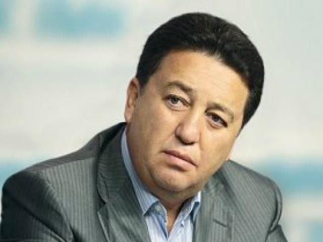 У Харкові роздають матеріальну допомогу від "регіонала" (Відео) У Харкові роздають матеріальну допомогу від "регіонала" (Відео)