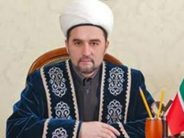 В Казани ранили муфтия Татарстана, его заместителя убили В Казани ранили муфтия Татарстана, его заместителя убили