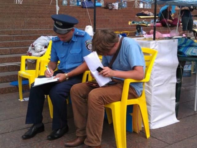 На організатора акції протесту під Укрдомом склали протокол На організатора акції протесту під Укрдомом склали протокол