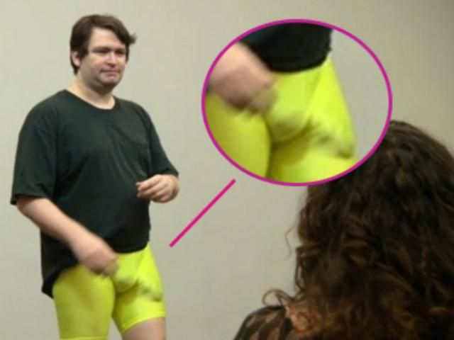 В аэропорту пенис мужчины приняли за контрабанду (Фото) В аэропорту пенис мужчины приняли за контрабанду (Фото)