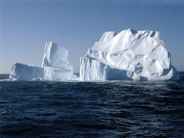 От ледника в Гренландии откололся огромный айсберг