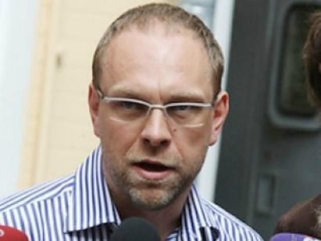 Власенко: Тимошенко не піднімає штангу і не качає прес Власенко: Тимошенко не піднімає штангу і не качає прес