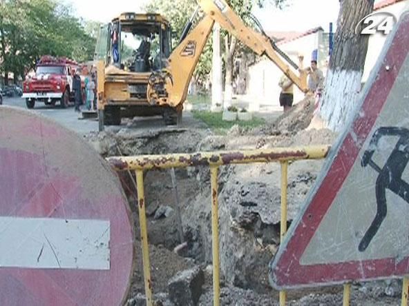 В Одесі піском засипало працівника, який прокладав комунікації В Одесі піском засипало працівника, який прокладав комунікації