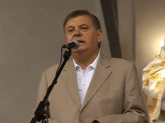 Губернатора освистали під час літургії за привітання від Януковича (Відео)