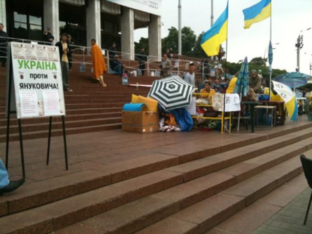 Украинский дом хочет отсудить у митингующих полмиллиона