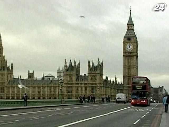 Дефицит бюджета Великобритании в июне достиг 14,4 млрд фунтов Дефицит бюджета Великобритании в июне достиг 14,4 млрд фунтов