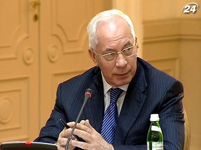 Азаров дав "майстер-клас" з безаварійного кермування Азаров дав "майстер-клас" з безаварійного кермування