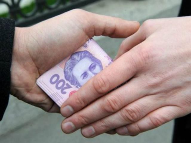 За взятку задержали секретаря приемной комиссии За взятку задержали секретаря приемной комиссии