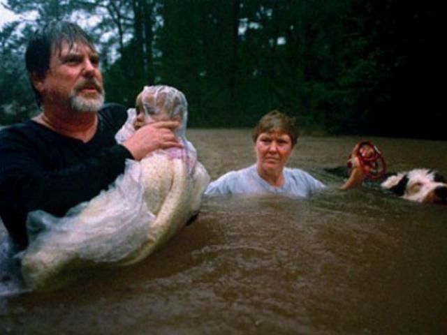 В Крымске нашли двух человек, которых считали пропавшими без вести В Крымске нашли двух человек, которых считали пропавшими без вести