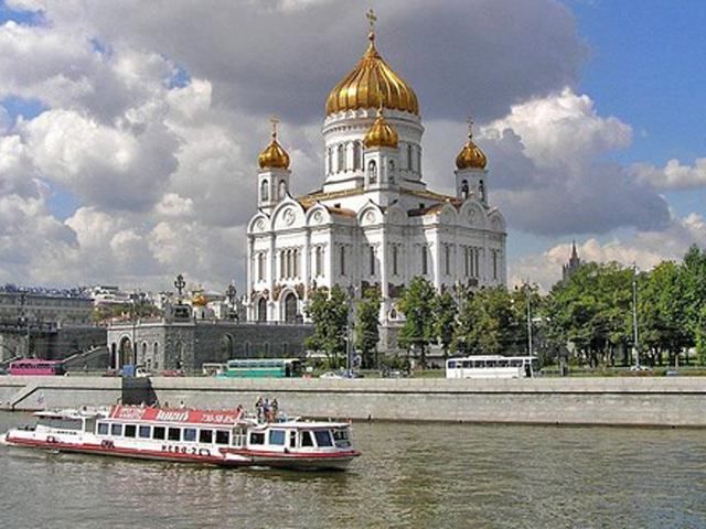 У Москві чоловік порізав собі вени в храмі Христа Спасителя