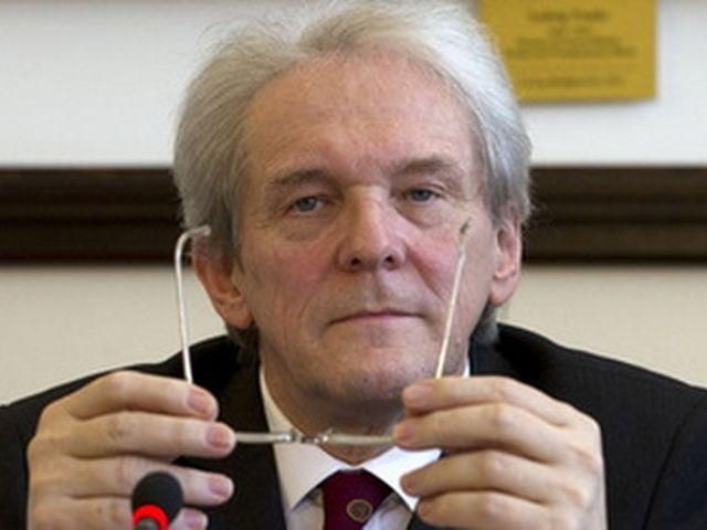 Врач Тимошенко в очередной раз просит суд отложить начало заседания Врач Тимошенко в очередной раз просит суд отложить начало заседания