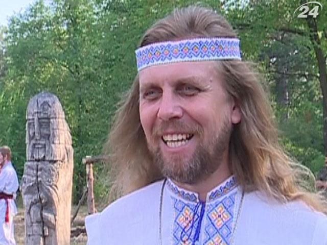 Поклонники славянской религии вспоминают Перуна Поклонники славянской религии вспоминают Перуна