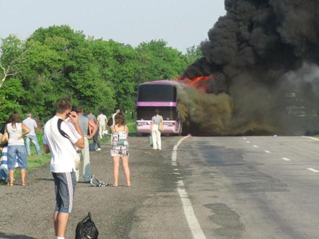 На Харьковщине сгорел рейсовый автобус (Фото)