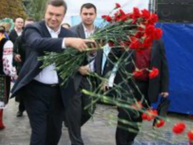 Государство потратит почти миллион на цветы для Януковича