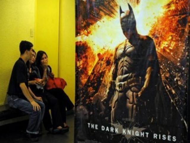 В Германии запретили появляться в костюмах на премьере "Бэтмена" В Германии запретили появляться в костюмах на премьере "Бэтмена"