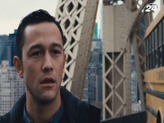 "Темный рыцарь возвращается": чтобы сыграть в фильме, актеры истощали себя в спортзалах "Темный рыцарь возвращается": чтобы сыграть в фильме, актеры истощали себя в спортзалах