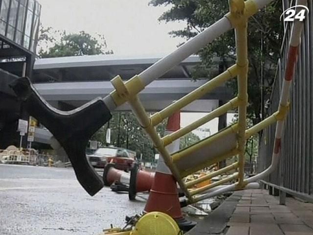 В результате тайфуна "Висенте" пострадало более 100 человек В результате тайфуна "Висенте" пострадало более 100 человек