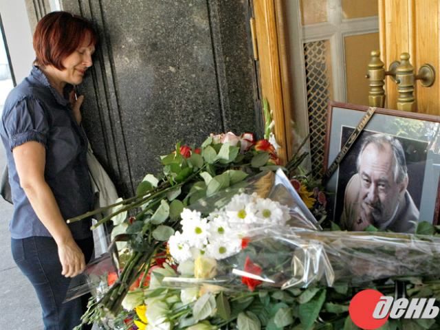 На церемонії прощання з Ступкою утворилася тиснява На церемонії прощання з Ступкою утворилася тиснява