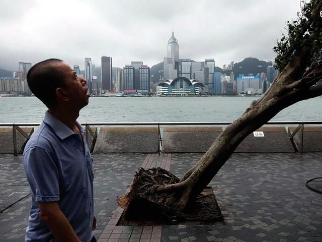 Гонконг накрыл тайфун Висенте. ФОТО