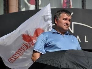 Аваков повернеться в Україну