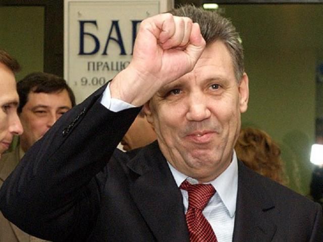 Кивалов "покупает" избирателей очками Кивалов "покупает" избирателей очками