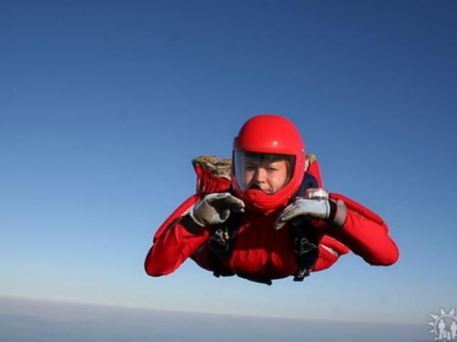 Парашутист стрибнув з висоти 29 кілометрів Парашутист стрибнув з висоти 29 кілометрів