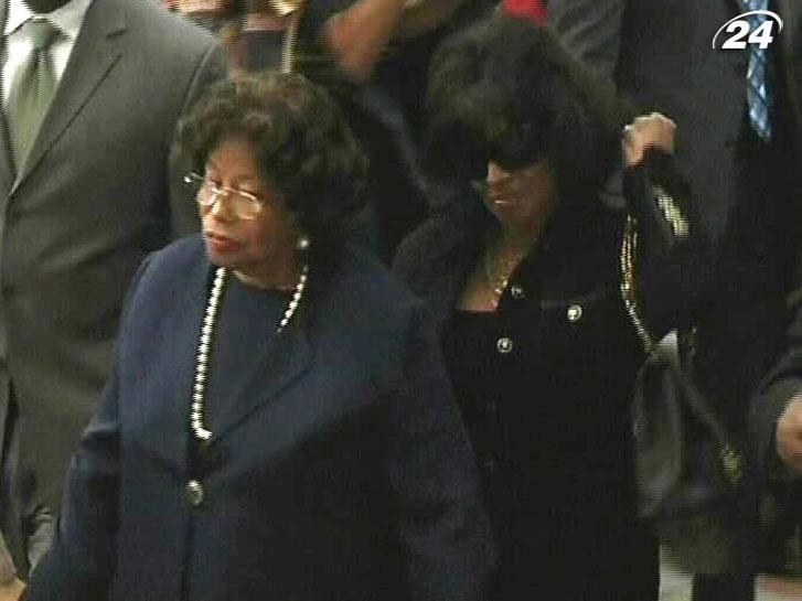 Матір Майкла Джексона відсторонили від опікунства над його дітьми Матір Майкла Джексона відсторонили від опікунства над його дітьми