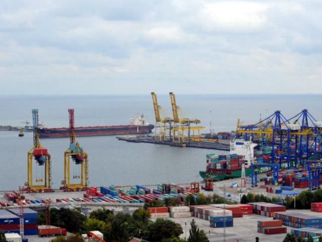 Авария в Ильичевском порту: взорвались пестициды Авария в Ильичевском порту: взорвались пестициды