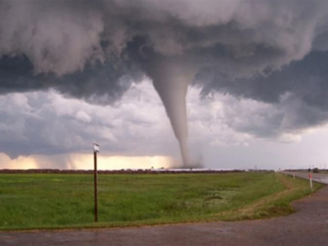 У штаті Нью-Йорк пройшов потужний торнадо У штаті Нью-Йорк пройшов потужний торнадо