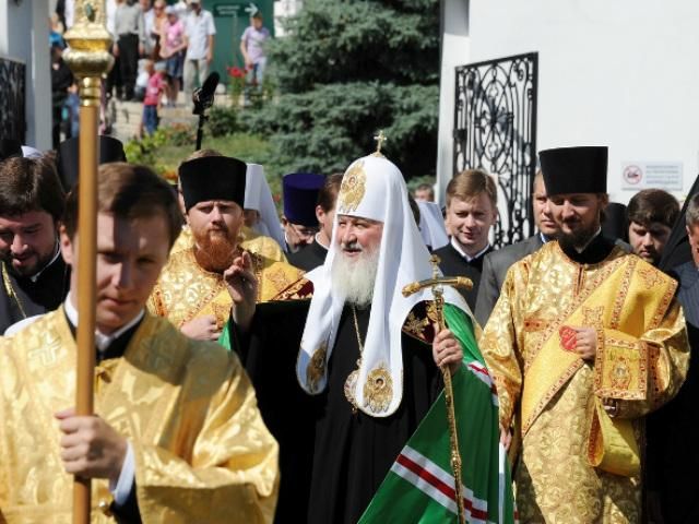 Літургія на Києво-Печерської площі зібрала кілька тисяч вірян