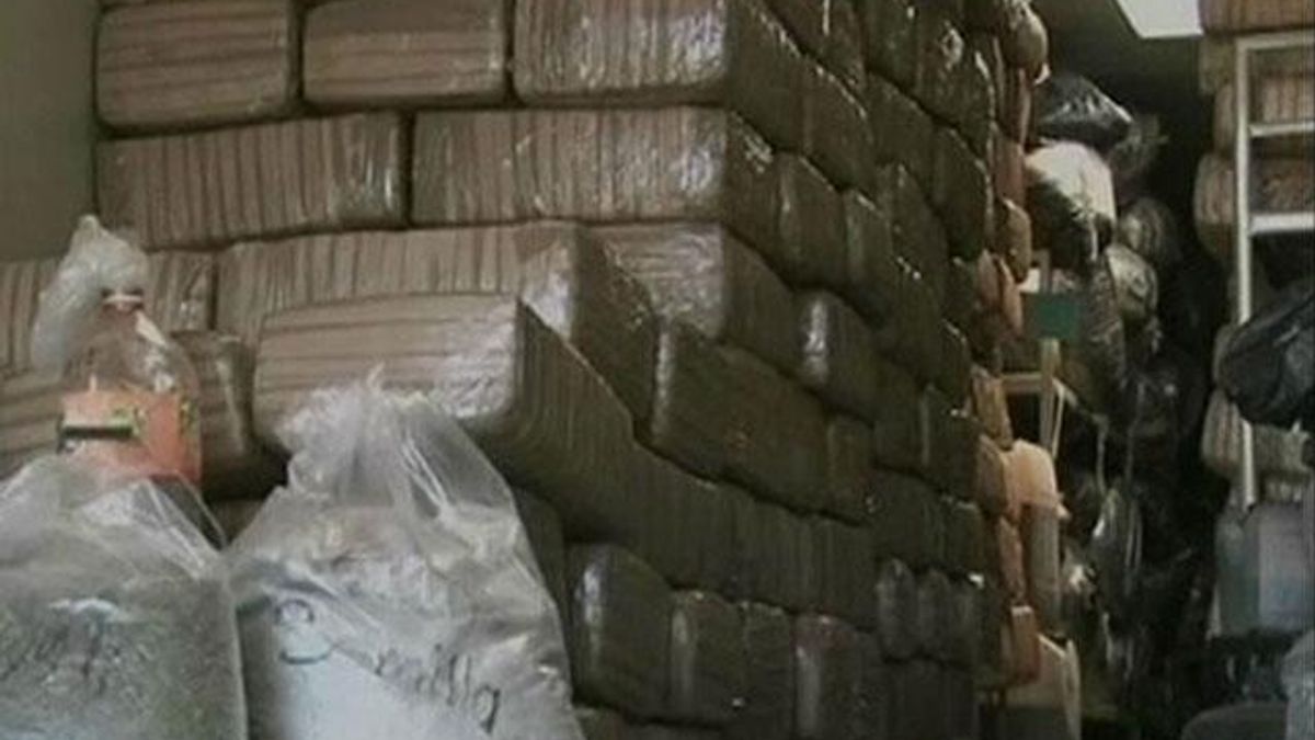 У Мексиці на кладовищі виявили понад 2 тонни марихуани У Мексиці на кладовищі виявили понад 2 тонни марихуани