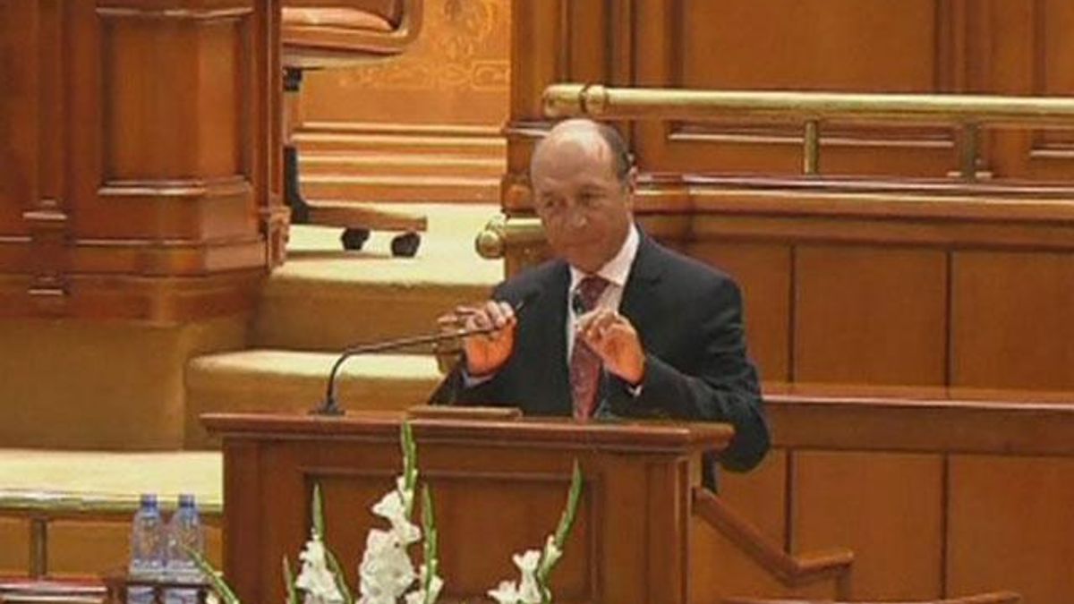 У Румунії відбувається референдум щодо імпічменту Бесеску У Румунії відбувається референдум щодо імпічменту Бесеску