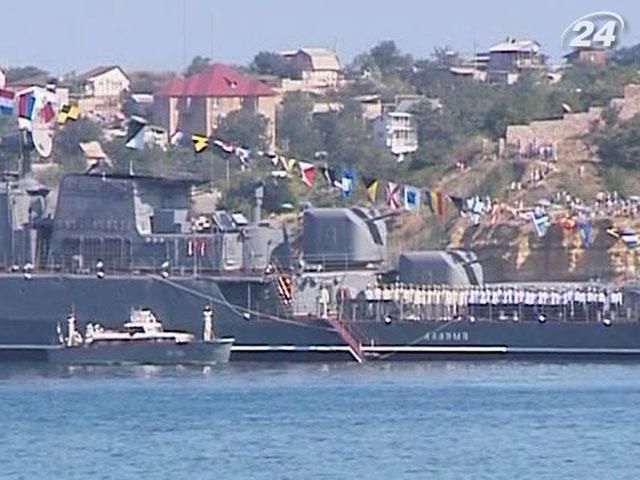 Українські та російські моряки разом відзначили День флоту Українські та російські моряки разом відзначили День флоту